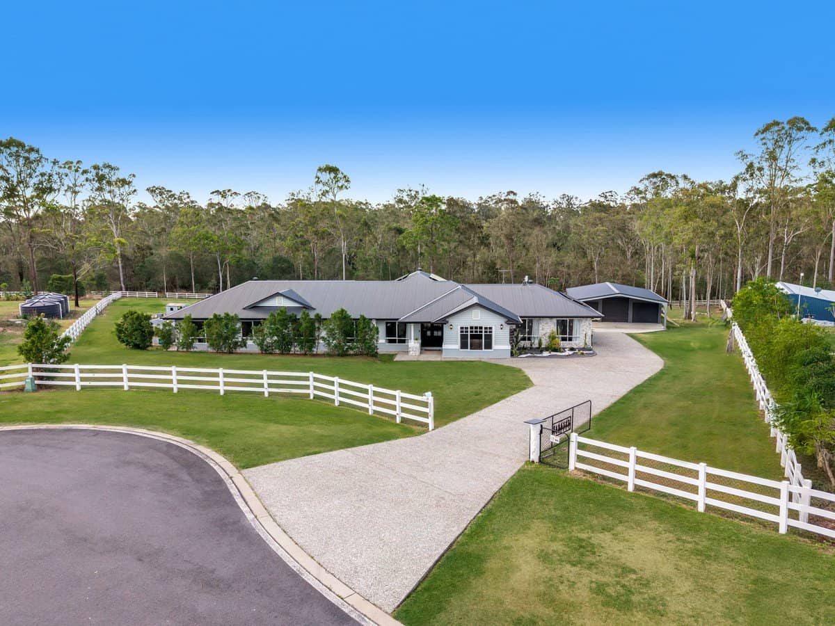 61-65 Rockford Close, STOCKLEIGH - Thumbnail 1