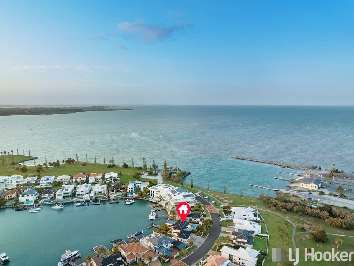 14 Raby Bay Boulevard, RABY BAY - Thumbnail 1