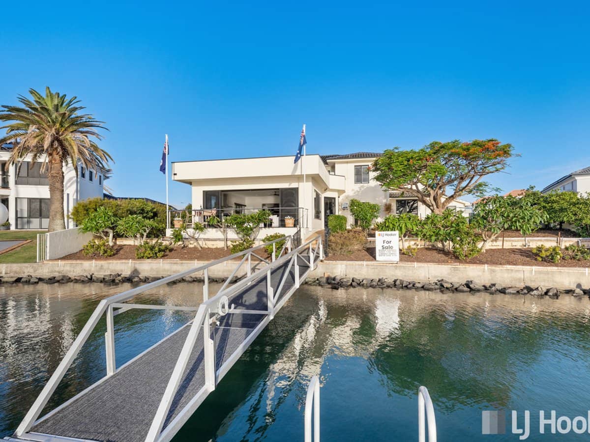 14 Raby Bay Boulevard, RABY BAY - Thumbnail 3