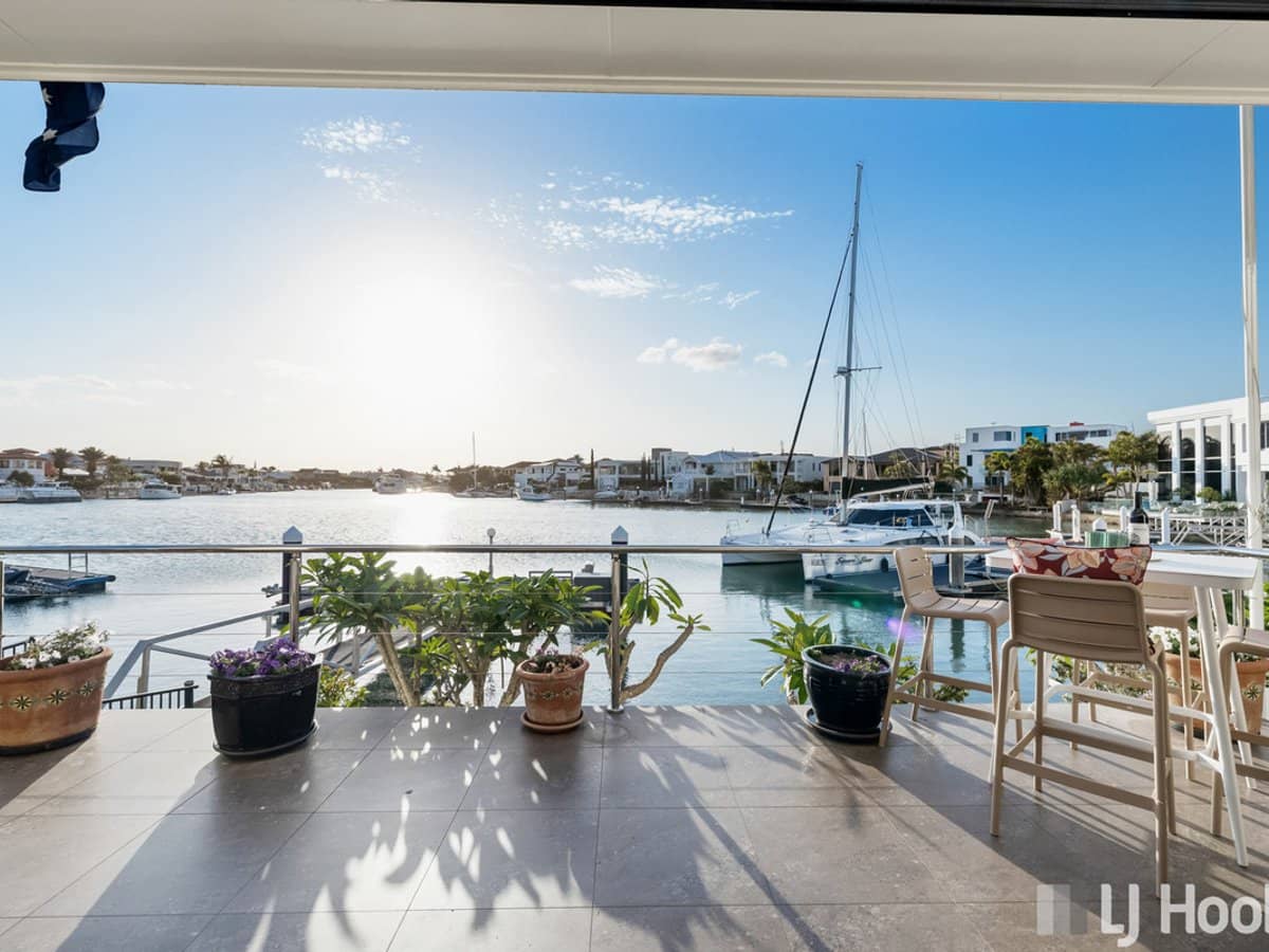 14 Raby Bay Boulevard, RABY BAY - Thumbnail 4