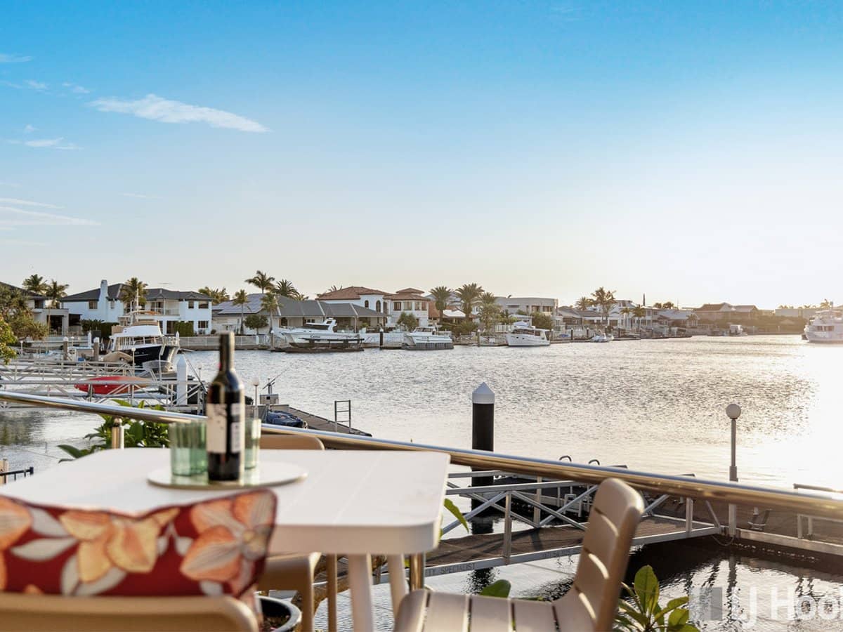 14 Raby Bay Boulevard, RABY BAY - Thumbnail 5