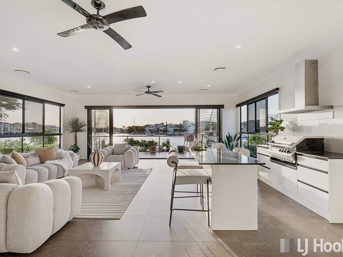 14 Raby Bay Boulevard, RABY BAY - Thumbnail 6