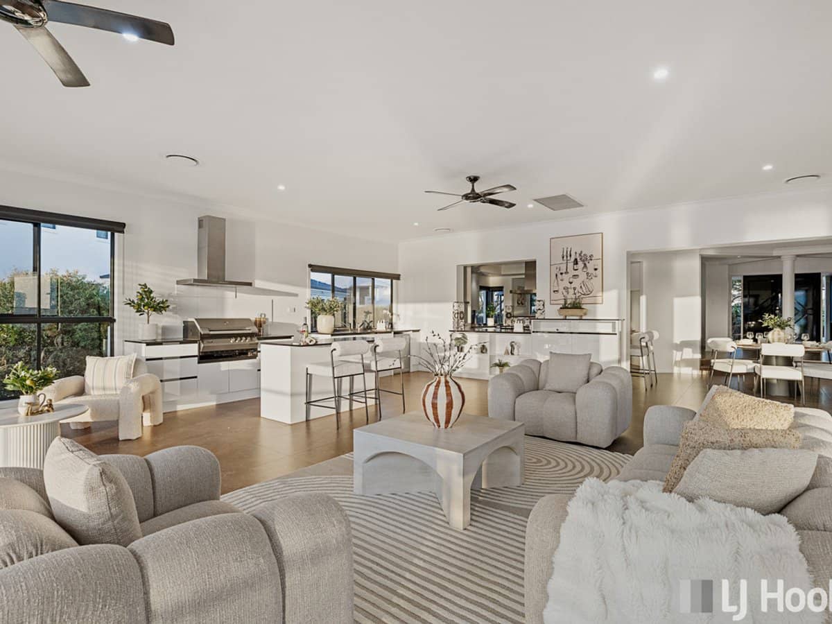 14 Raby Bay Boulevard, RABY BAY - Thumbnail 7