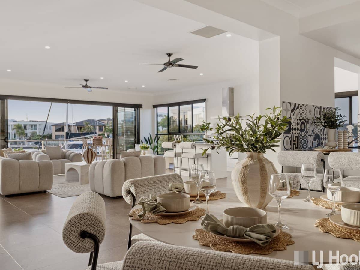 14 Raby Bay Boulevard, RABY BAY - Thumbnail 9