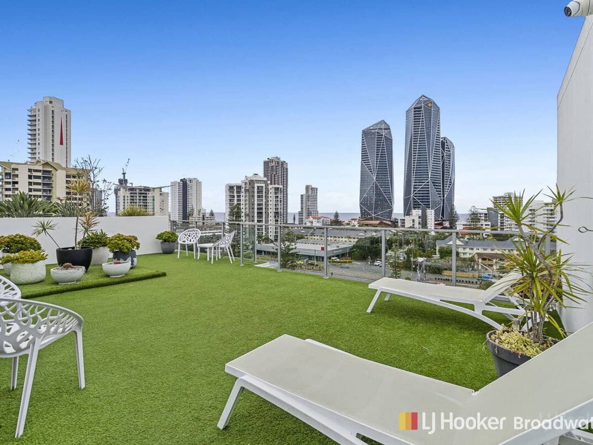 14 Cannes Avenue, SURFERS PARADISE - Thumbnail 1