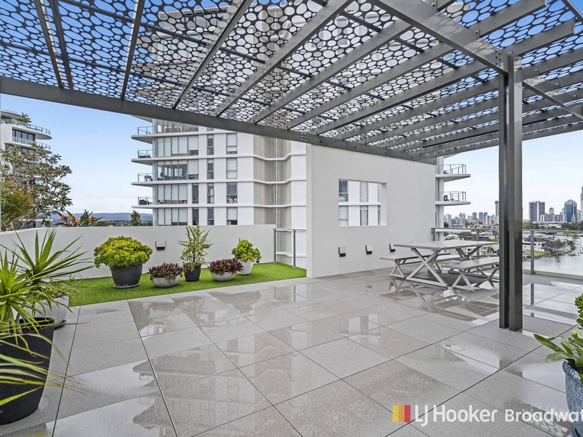 14 Cannes Avenue, SURFERS PARADISE - Thumbnail 2