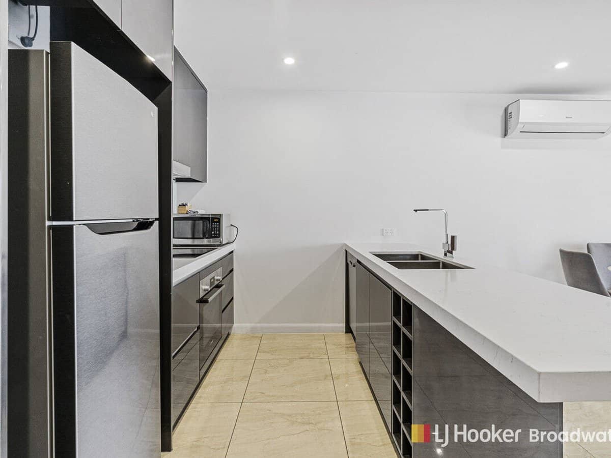 14 Cannes Avenue, SURFERS PARADISE - Thumbnail 7