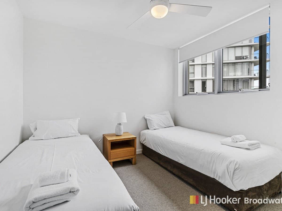 14 Cannes Avenue, SURFERS PARADISE - Thumbnail 10