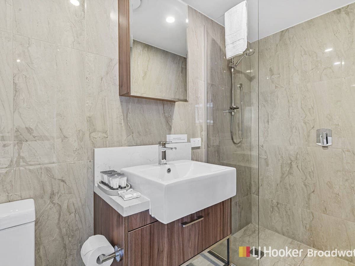 14 Cannes Avenue, SURFERS PARADISE - Thumbnail 13