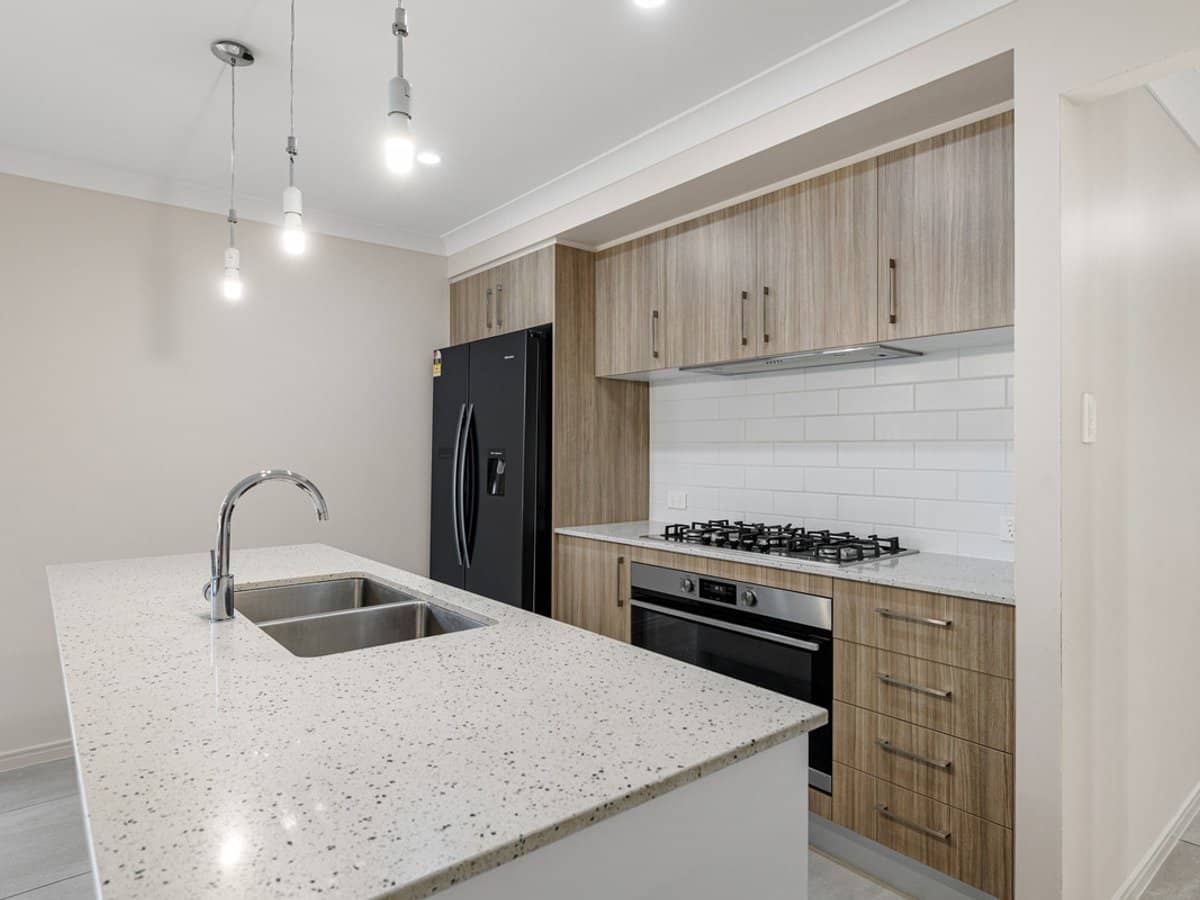 5 Parakeet Street, BIRKDALE - Thumbnail 2