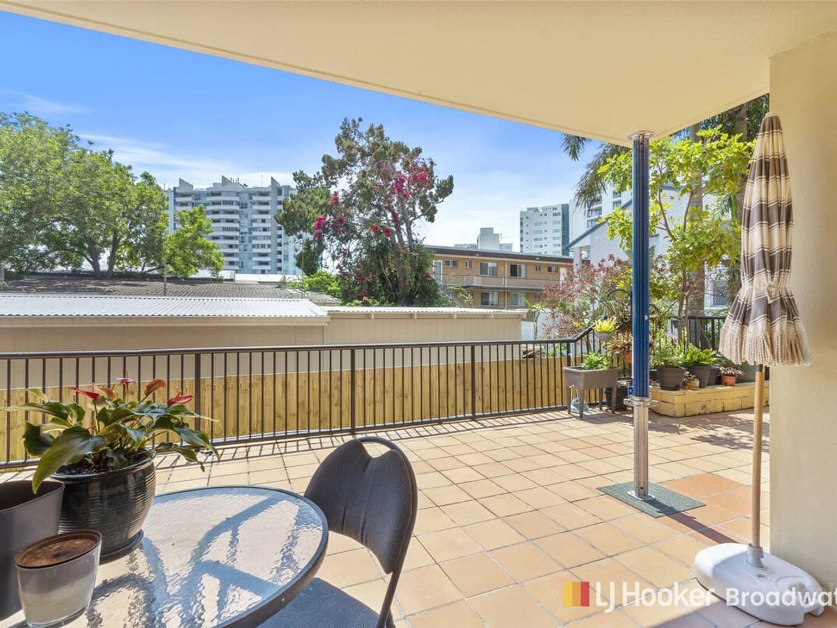 143 Frank Street, LABRADOR - Thumbnail 1