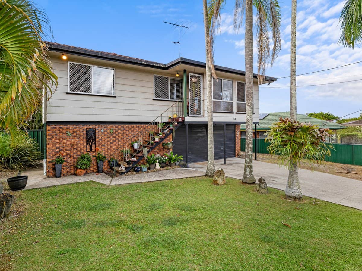 42 Kennedy Drive, CAPALABA - Thumbnail 1