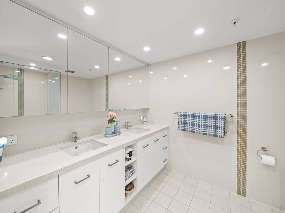 21 Bayview Street, Runaway Bay - Thumbnail 12