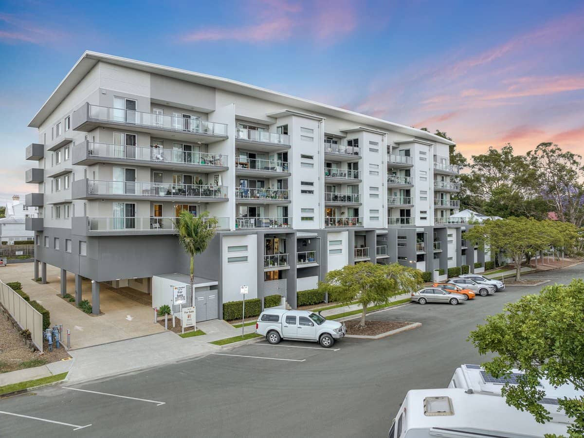 7-13 Shore Street East, CLEVELAND - Thumbnail 3