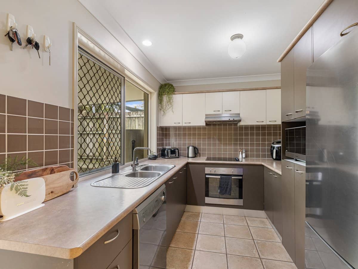 30 Federation Street, WYNNUM WEST - Thumbnail 2