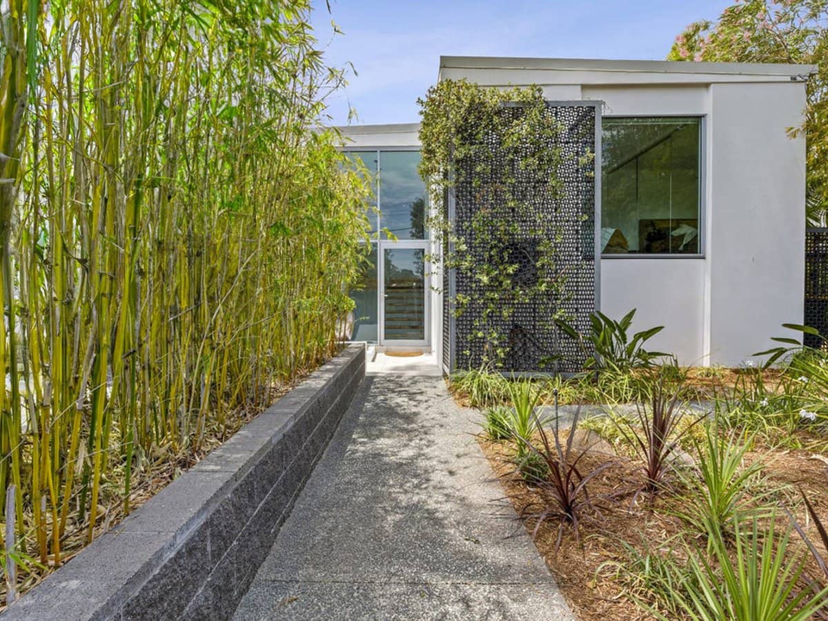 178 Heeb Street, BENOWA - Thumbnail 1