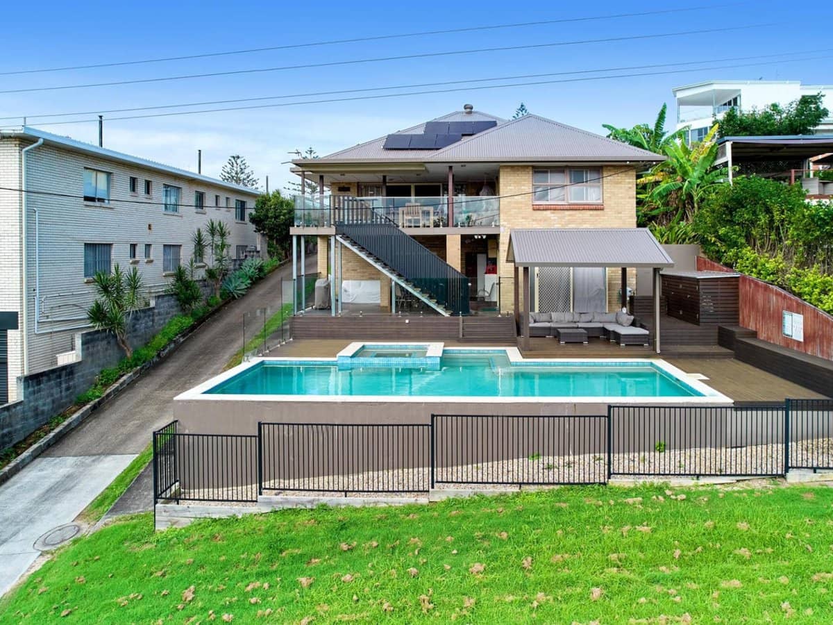 22 & 22a Rutledge Street, COOLANGATTA - Thumbnail 4