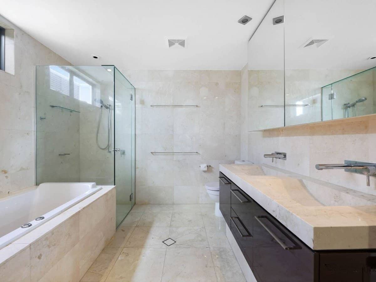 200 The Esplanade, BURLEIGH HEADS - Thumbnail 4