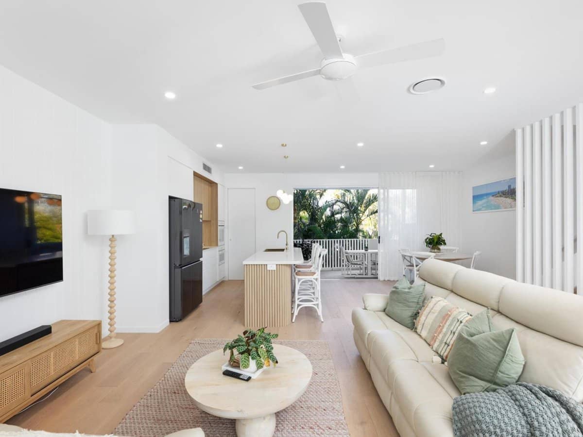 135 Golden Four Drive, BILINGA - Thumbnail 1