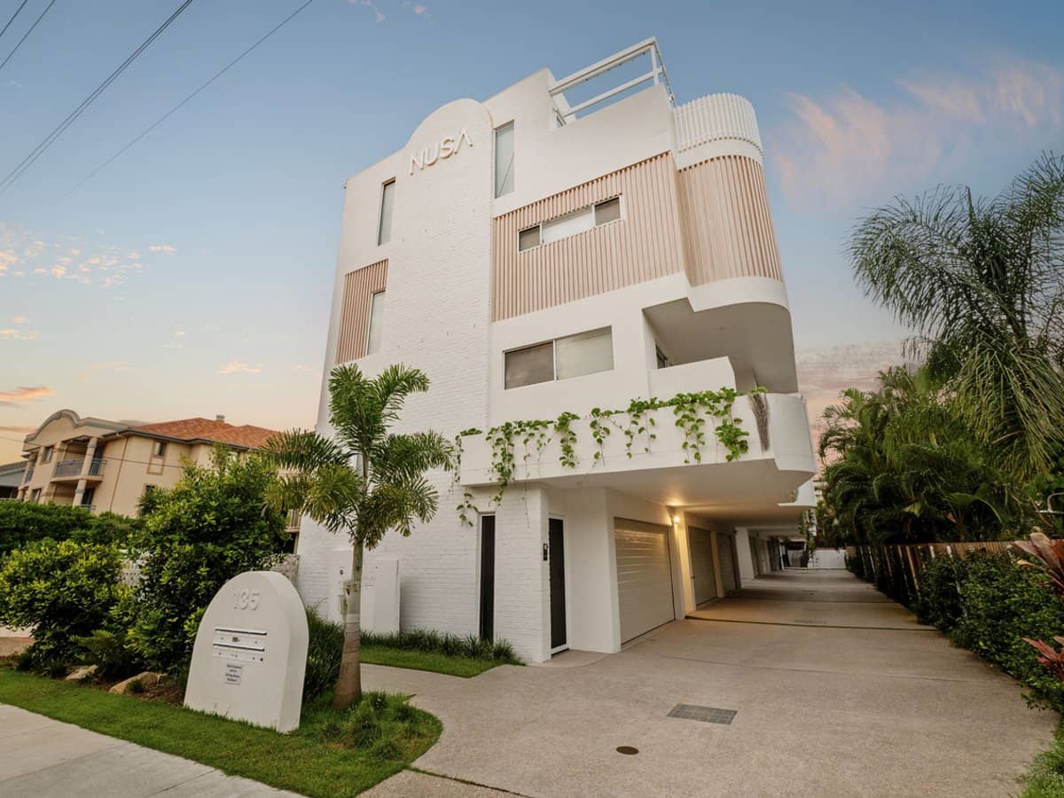 135 Golden Four Drive, BILINGA - Thumbnail 1