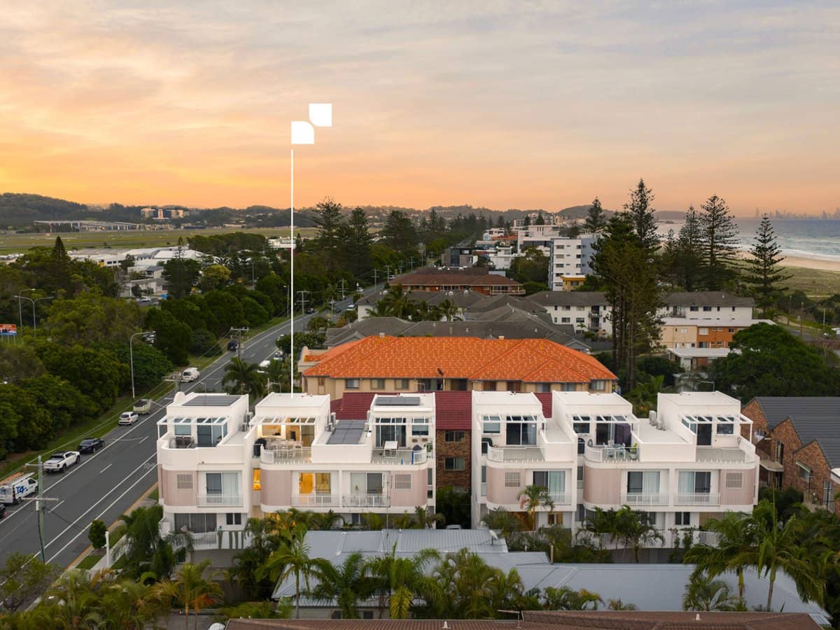 135 Golden Four Drive, BILINGA - Thumbnail 2