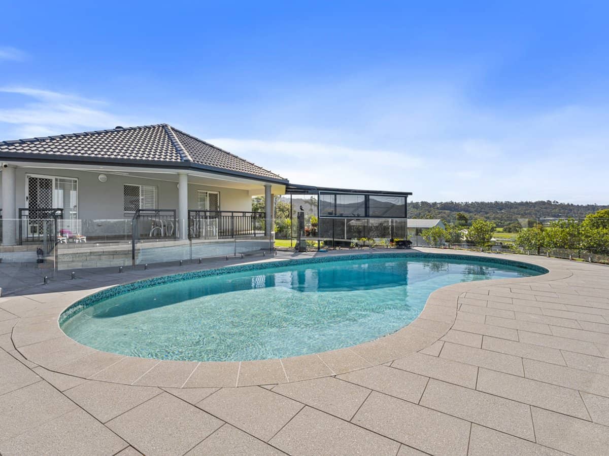 12 Ruth Terrace, OXENFORD - Thumbnail 6