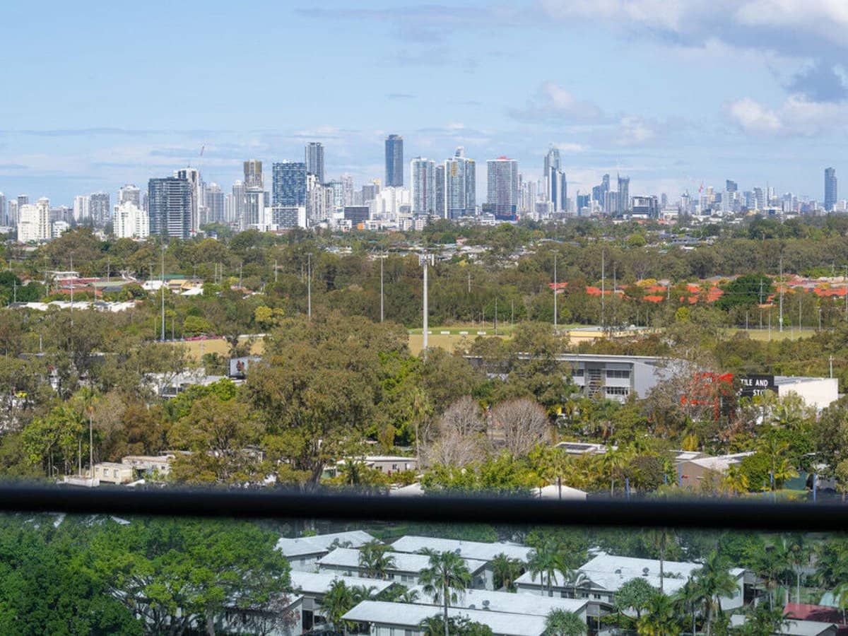 5 Harbour Side Court, BIGGERA WATERS - Thumbnail 1