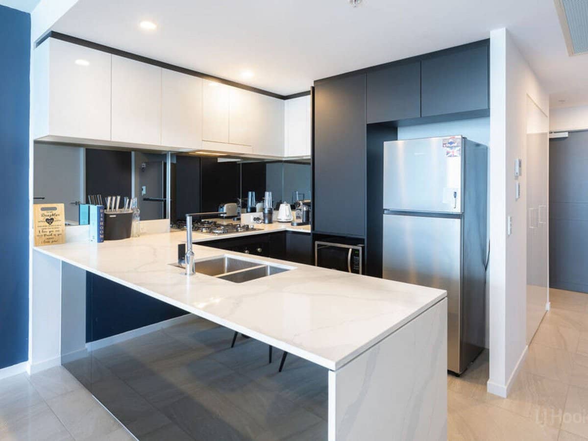 5 Harbour Side Court, BIGGERA WATERS - Thumbnail 3