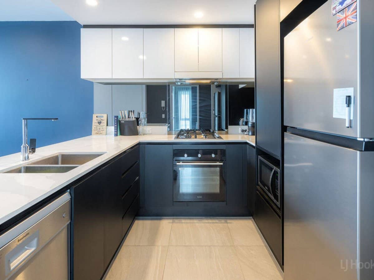 5 Harbour Side Court, BIGGERA WATERS - Thumbnail 4