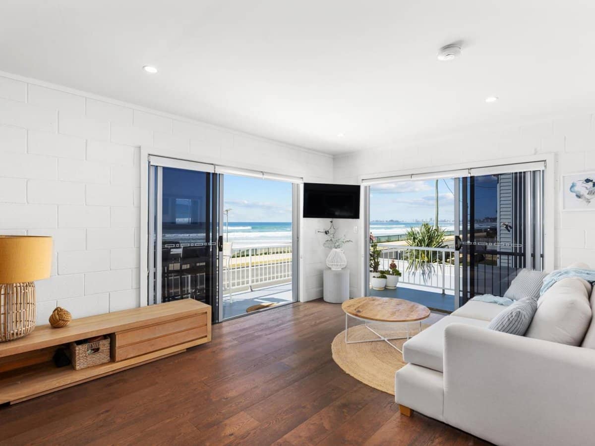 738 Pacific Parade, CURRUMBIN - Thumbnail 2