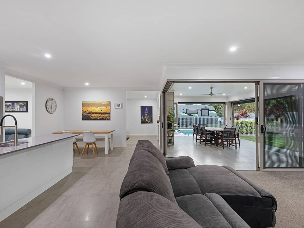 59 Brindabella Circuit, THORNLANDS - Thumbnail 11