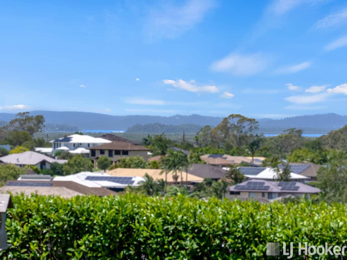 69 Capella Drive, REDLAND BAY - Thumbnail 1