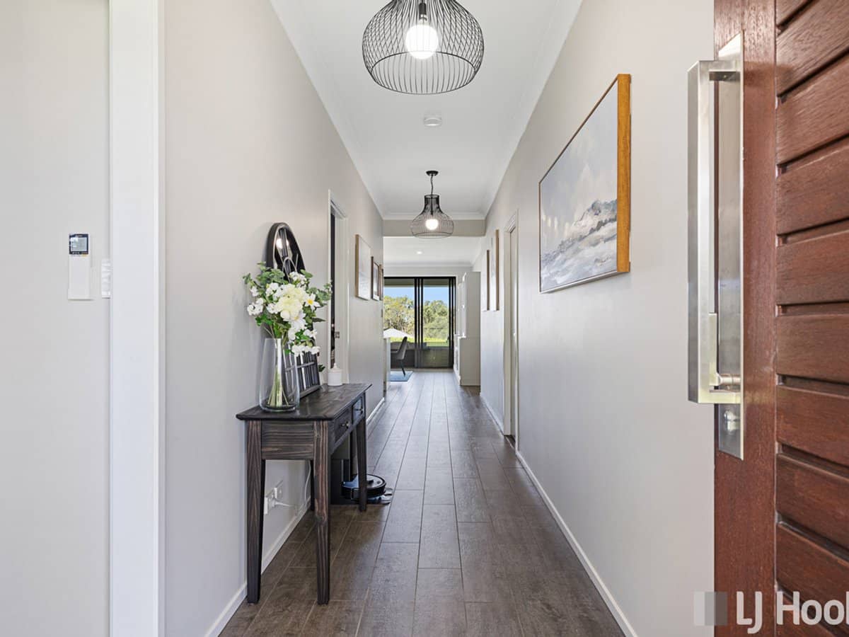 69 Capella Drive, REDLAND BAY - Thumbnail 18