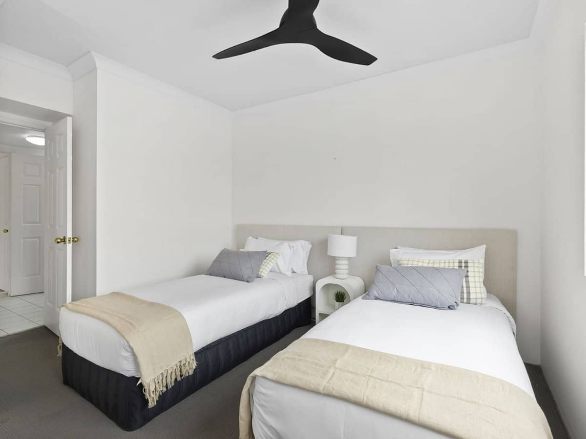 496 Marine Parade, BIGGERA WATERS - Thumbnail 5