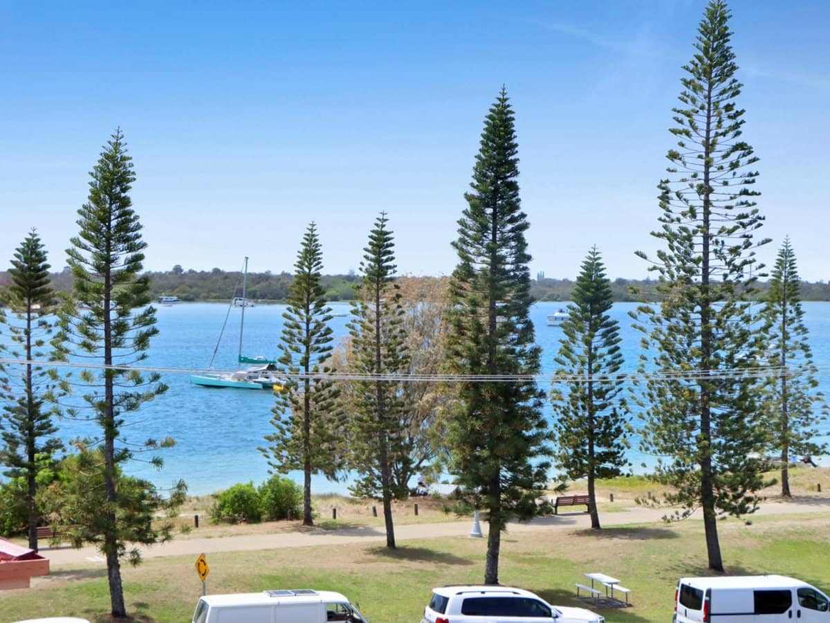 496 Marine Parade, BIGGERA WATERS - Thumbnail 18