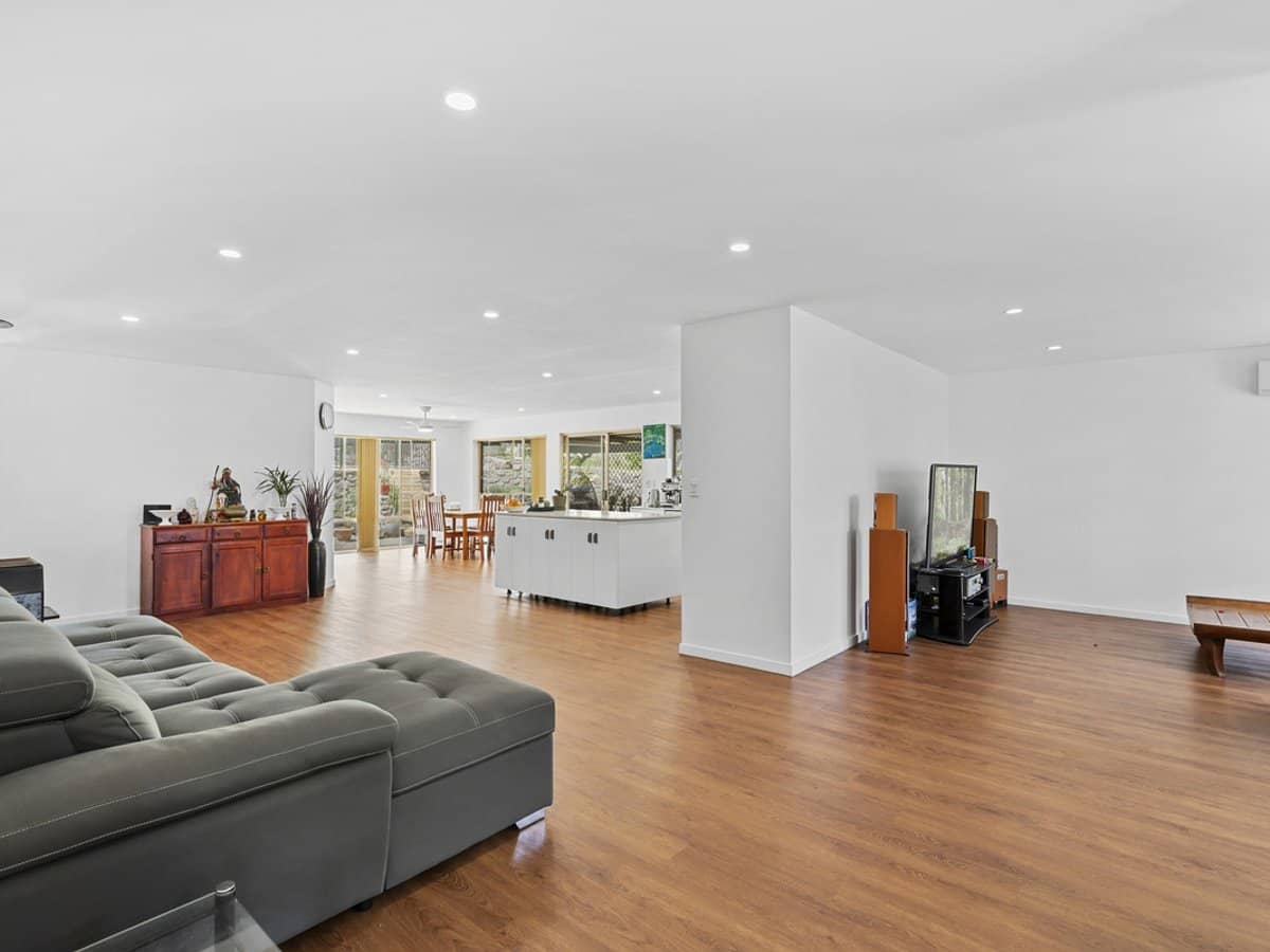 76 Explorers Way, WORONGARY - Thumbnail 3