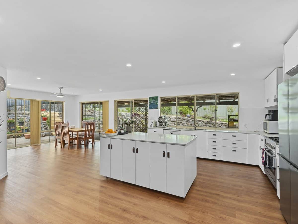 76 Explorers Way, WORONGARY - Thumbnail 5