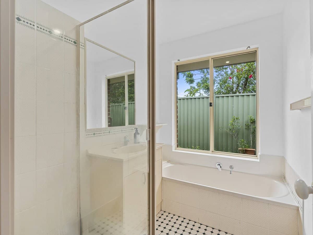 76 Explorers Way, WORONGARY - Thumbnail 17