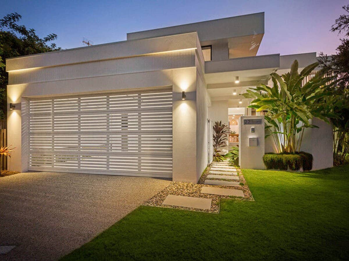 22 Tawarri Crescent, BURLEIGH HEADS - Thumbnail 1
