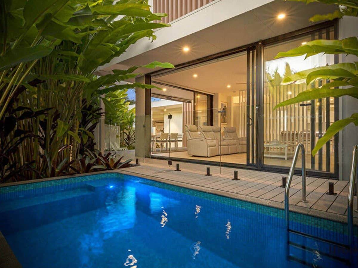 22 Tawarri Crescent, BURLEIGH HEADS - Thumbnail 2