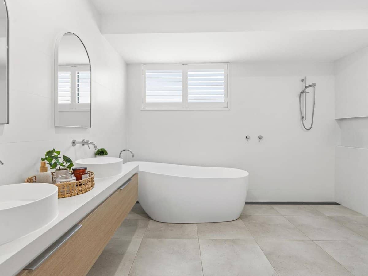 22 Tawarri Crescent, BURLEIGH HEADS - Thumbnail 3