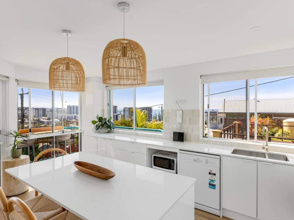 40-42 Rutledge Street, COOLANGATTA - Thumbnail 2