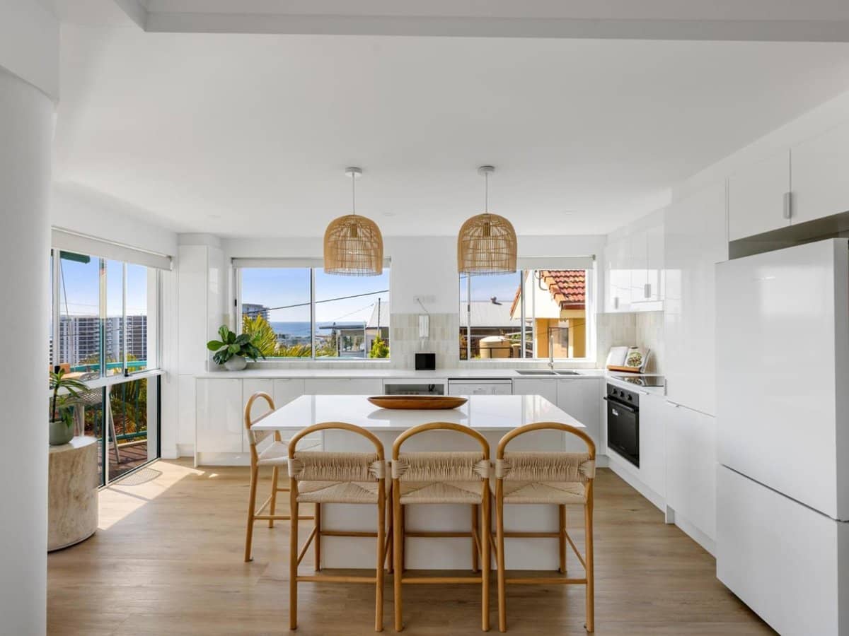 40-42 Rutledge Street, COOLANGATTA - Thumbnail 3