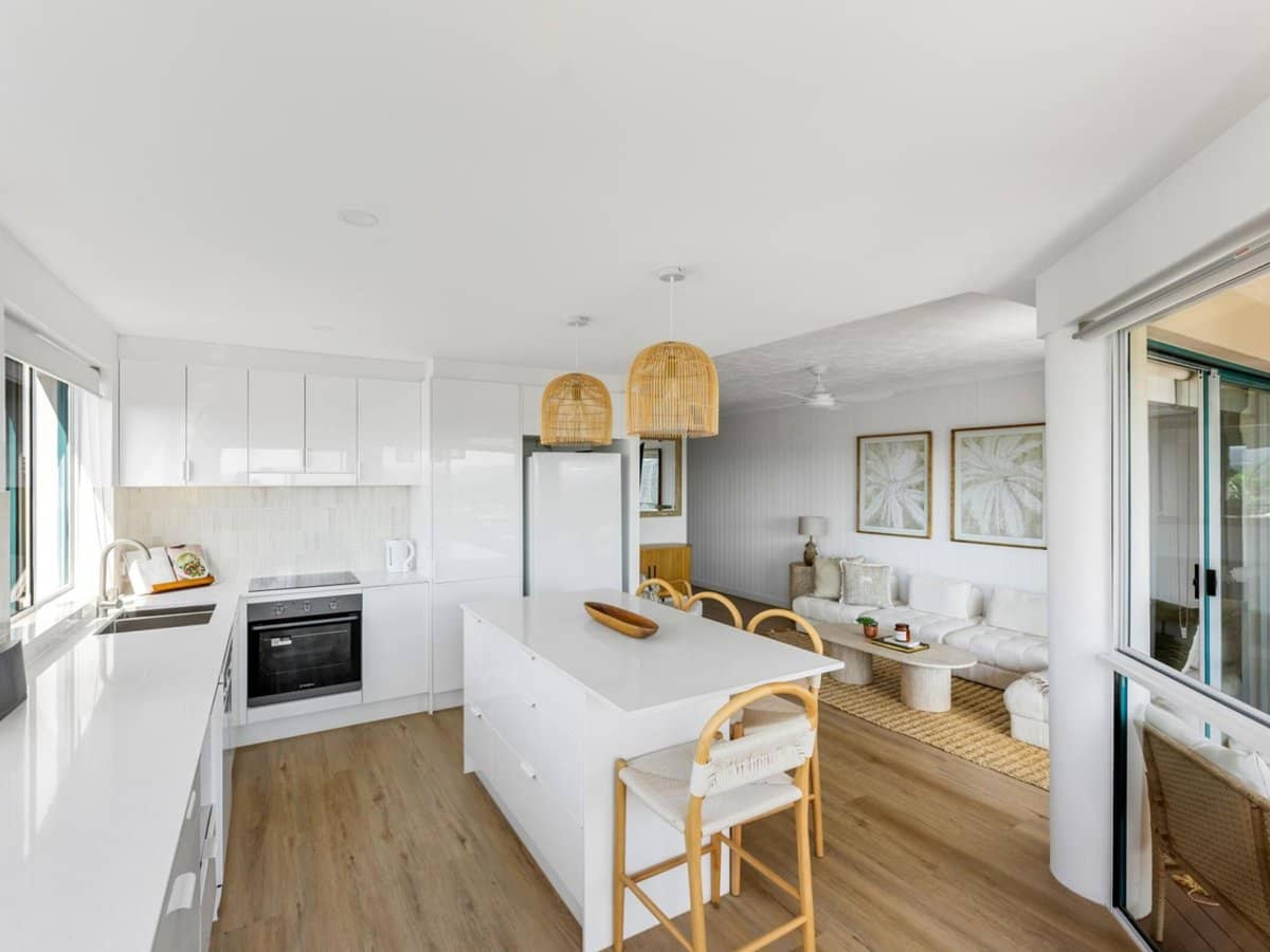 40-42 Rutledge Street, COOLANGATTA - Thumbnail 4