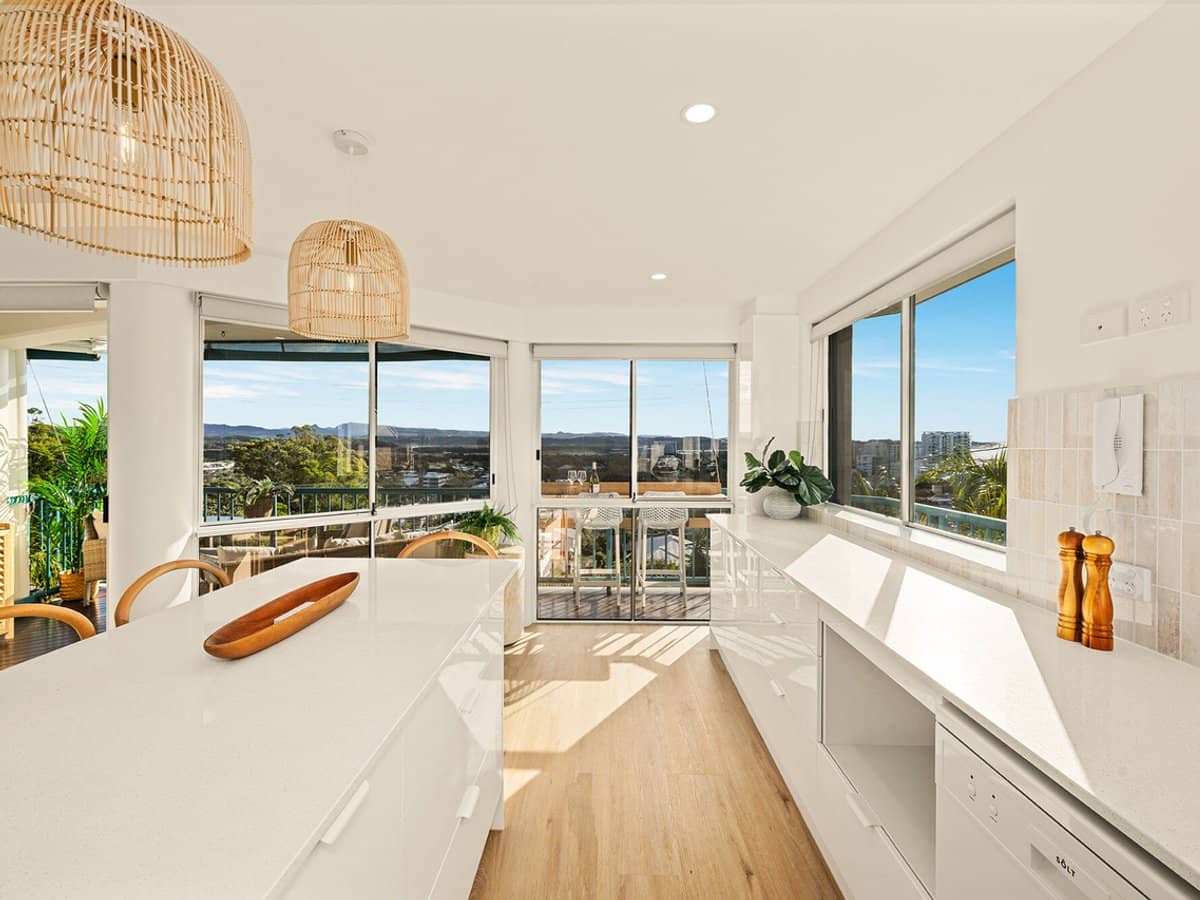 40-42 Rutledge Street, COOLANGATTA - Thumbnail 10