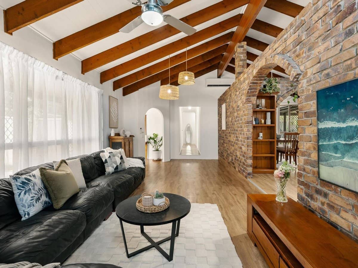 48 Togos Avenue, CURRUMBIN WATERS - Thumbnail 2