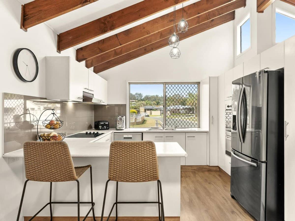 48 Togos Avenue, CURRUMBIN WATERS - Thumbnail 3