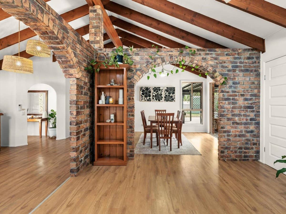 48 Togos Avenue, CURRUMBIN WATERS - Thumbnail 4