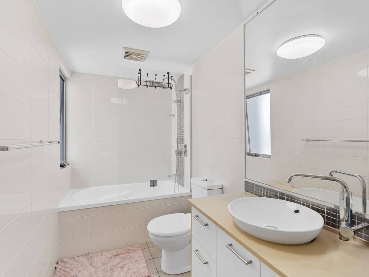 111 Lindfield Road, HELENSVALE - Thumbnail 9