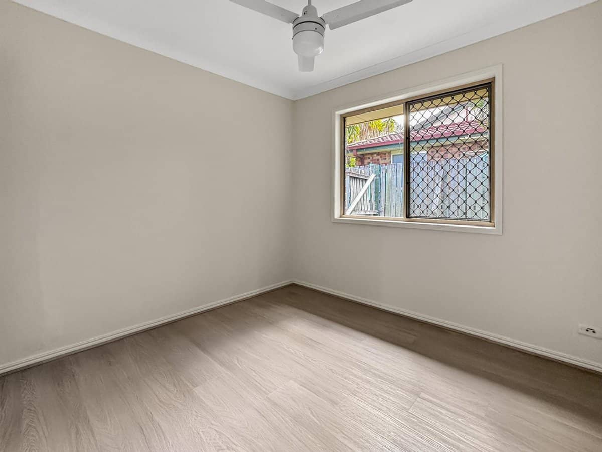 11 Robert South Drive, CRESTMEAD - Thumbnail 9